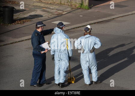 Ilford, London, UK. 01st Nov, 2014. Man found dead after woman murdered in Ilford on Friday evening. A young woman was stabbed to death on Valetines Road in Ilford at around 17:30 Friday 31/10/14. Some 90 minutes later a male was found collapsed in AucklandRd.,  Ilford it is understood his death is related to the earlier stabbing. The dead man's death is not being treated as suspicious. A large crime scene cordon was put in place resulting in significant disruption to local residents Friday night and into Saturday afternoon as police searched local gardens for clues. © HOT SHOTS/Alamy Live New Stock Photo