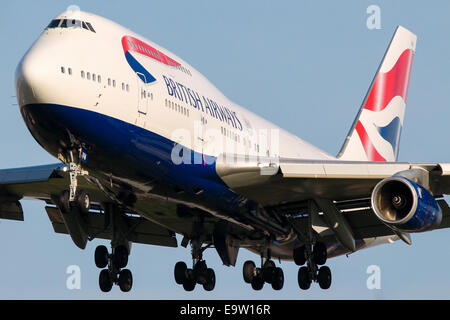 British Airways Boeing 747-400 approaches runway 27L at London Heathrow Airport. Stock Photo