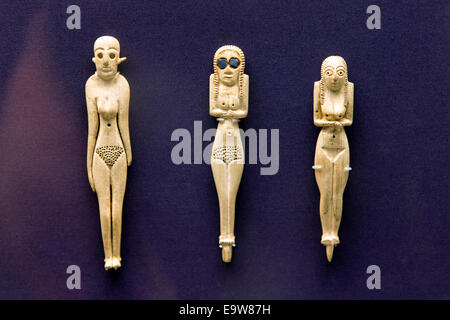 Ivory female figurines with Lapis Lazuli inlay eyes. Ancient Egyptian, Early Middle Predynastic, 3900-3300 BC. British Museum, London, UK. Stock Photo