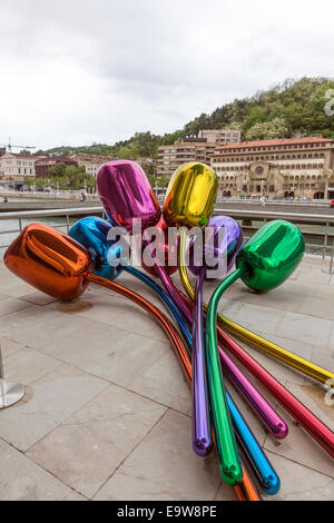 Tulips by Jeff Koons. Guggenheim Museum Bilbao designed by Canadian-American architect Frank Gehry,