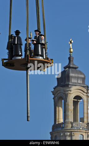Dresden, Germany. 03rd Nov, 2014. Technicians from the Ore mountain folk art company Erzgebirgische Holzkunst Gahlenz GmbH setting up the world's largest step pyramid (14.62m) in front of the Frauenkirche in Dresden, Germany, 03 November 2014. This is one of the attractions at the 580th Dresden Christmas market taking place from 27 November to 24 December 2014. Photo: MATTHIAS HIEKEL/dpa/Alamy Live News Stock Photo