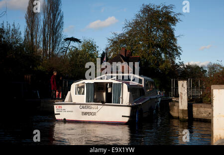 Boating on the River Thames at Sonning Lock, Berkshire, England, United Kingdom Stock Photo