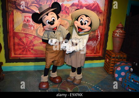 Mickey and Minnie Mouse share a kiss at Animal Kingdom, Walt Disney World, Orlando, Florida. Stock Photo