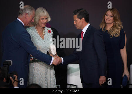 Mexico City, Mexico. 3rd Nov, 2014. Mexico's President, Enrique Pena Nieto (2nd R), shakes hands with prince Charles (1st L) of Wales, at the end of a signing ceremony of agreements on education matters, in National Palace, Mexico City, capital of Mexico, on Nov. 3, 2014. Prince Charles of Wales and his wife, Camila, duchess of Cornwall, began on Sunday a four-day visit to Mexico, invited by the government in order to increase the bilateral relations. Credit:  Pedro Mera/Xinhua/Alamy Live News Stock Photo
