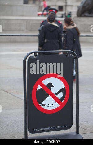 Trafalgar Square. London. England. Sign signifing no, to feeding feral pigeons (Columba livia domest). Stock Photo