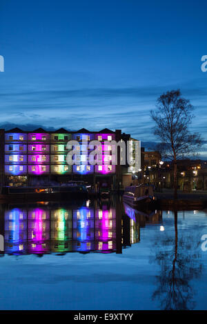 Victoria Quays Straddle Warehouse illuminated at Night, Sheffield Stock