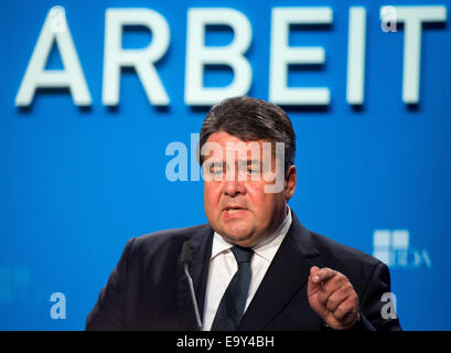 Berlin, Germany. 04th Nov, 2014. German Economics Minister Sigmar Gabriel speaks during the German Employers' Conference in Berlin, Germany, 04 November 2014. The annual conference serves as a place to exchange ideas between top representatives from politics, business and society. Photo: BERND VON JUTRCZENKA/dpa/Alamy Live News Stock Photo