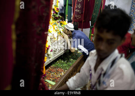 Dhaka, Bangladesh. 3rd Nov, 2014. Bangladeshi Shiite Muslims gathered for prayer at Hoseni dalan on the day before Ahoura, at Dhaka, Bangladesh, November 3, 2014. Shiites mark Ashoura, the tenth day of the month of Muharram, to commemorate the Battle of Karbala when Imam Hussein, a grandson of Prophet Muhammad, was killed. © Suvra Kanti Das/ZUMA Wire/ZUMAPRESS.com/Alamy Live News Stock Photo