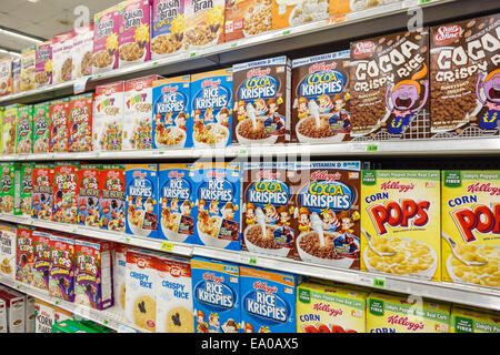 Breakfast cereal on display in a grocery store Stock Photo - Alamy