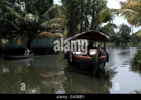 Shikari canoe boat on the backwaters, Allepey, Kerala, India, South Asia. Stock Photo