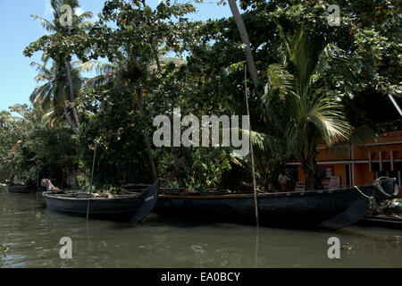 Shikari canoe boat on the backwaters, Allepey, Kerala, India, South Asia. Stock Photo