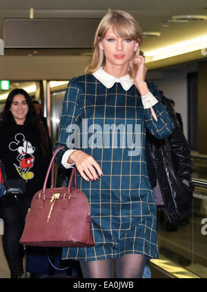 Taylor Swift Narita Airport in Japan November 4, 2014 – Star Style