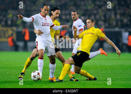 Dortmund, Germany. 4th November, 2014. Football, Soccer, Germany, UEFA Champions League, Season 2014/2015, Group D, 4. Matchday, Signal Iduna Park, Bor. Dortmund, BVB vs Galatasaray Istanbul 4:1; from left: Umut Bulut (Galatasaray), Neven Subotic (BVB), Wesley Sneijder (Galatasaray), Sven Bender (BVB). Credit:  UKraft/Alamy Live News Stock Photo