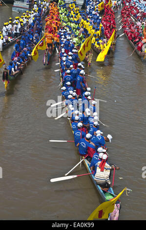 Phnom Penh, Cambodia. 5th Nov, 2014. Long boat race participats during the Water Festival which includes the Pirogue Racing Festival on the Tonle Sap River. Near a million people from the provinces and tourist take part in the three day traditional festivities. This year will be the first time that the event is held since 2010 when over several hundred people died during a stampede on the Koh Pich bridge. Credit:  Gary Dwight Miller/ZUMA Wire/Alamy Live News Stock Photo