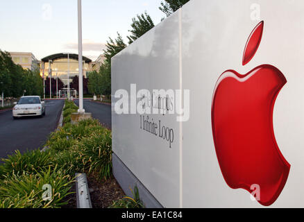 Apple logo at entrance of the headquarters in Cupertino, Silicon Valley, California CA USA Stock Photo