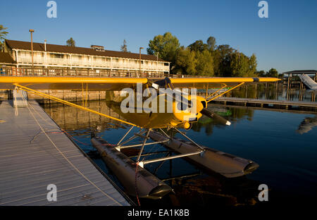 Piper Super Cub on Floats docked at the Sky Lark Shores Resort dock, Seaplane Splash-In, Lakeport, California, Lake County, Cali Stock Photo