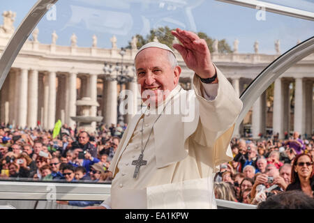 Vatican City. 05th Nov, 2014. Pope Francis, General Audience in St. Peter Square, 05 Nov 2014 Credit:  Realy Easy Star/Alamy Live News Stock Photo