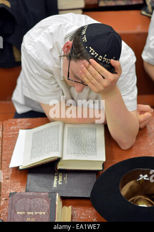 Lubavitch Hassidic student studying at their headquarters and synagogue at 770 Eastern Parkway in Brooklyn, New York. Stock Photo