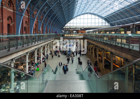 Shops in St Pancras Station, London, UK Stock Photo: 48071377 - Alamy