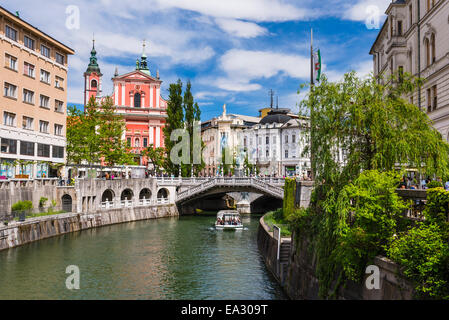 Ljubljanica River, Ljubljana triple bridge (Tromostovje) and the Franciscan Church of the Annunciation, Ljubljana, Slovenia Stock Photo