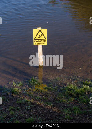 Danger soft mud warning sign, Staunton Harold Reservoir, Derbyshire, England, UK Stock Photo
