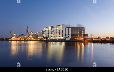 Germany, Hamburg, Coal-fired Power Station Moorburg in the evening Stock Photo