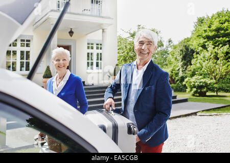 Germany, Hesse , Frankfurt, Senior couple preparing for travel Stock Photo