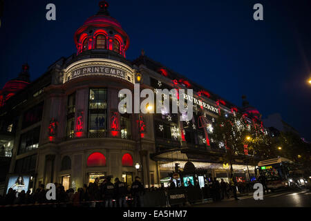 Paris. 6th Nov, 2014. Photo taken on Nov. 6, 2014 shows the Christmas window display of the Paris' department store 'Printemps Haussmann' in Paris, France. © Etienne Laurent/Xinhua/Alamy Live News Stock Photo