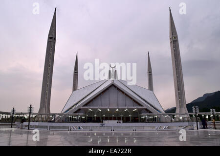 Faisal Mosque in Islamabad, Pakistan, under overcast conditions. Stock Photo