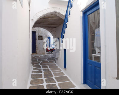 The narrow streets leading to the Greek island port of the sea - is typical of the Mediterranean... Stock Photo