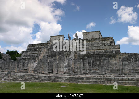 Temple of the Warriors in the Chichen Itza ruins in the Mayan Riviera, Yucatan Peninsula, Mexico Stock Photo