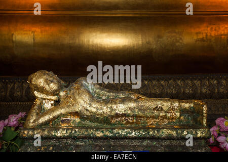 Reclining Buddha at Wat Pho Bangkok, Thailand Stock Photo
