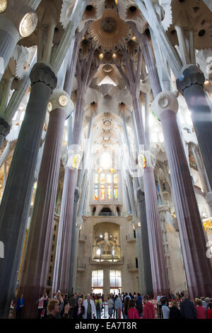 Sagrada Familia interior nave - Barcelona Stock Photo - Alamy