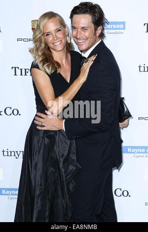 Erinn Bartlett, Oliver Hudson at arrivals for THE SKELETON KEY Premiere