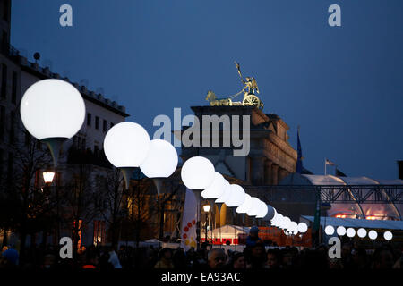 Berlin, Germany. 09th Nov, 2014. 25th anniversary of German reunification on November 9th, 2014 in Berlin, Germany. Credit:  Reynaldo Chaib Paganelli/Alamy Live News Stock Photo