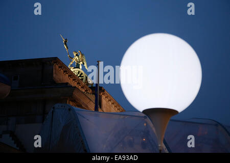 Berlin, Germany. 09th Nov, 2014. 25th anniversary of German reunification on November 9th, 2014 in Berlin, Germany. Credit:  Reynaldo Chaib Paganelli/Alamy Live News Stock Photo