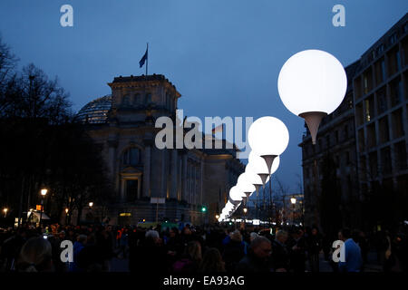 Berlin, Germany. 09th Nov, 2014. 25th anniversary of German reunification on November 9th, 2014 in Berlin, Germany. Credit:  Reynaldo Chaib Paganelli/Alamy Live News Stock Photo