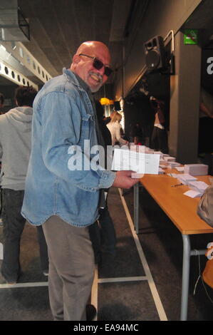 Catalonia Consultation Day -Referendum- (Sant Cugat Barcelona, Nov. 9th, 2014) Happy voter Stock Photo