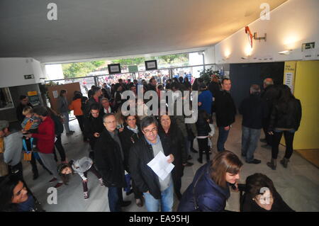 Catalonia Consultation Day -Referendum- (Sant Cugat Barcelona, Nov. 9th, 2014) Voting lines Stock Photo