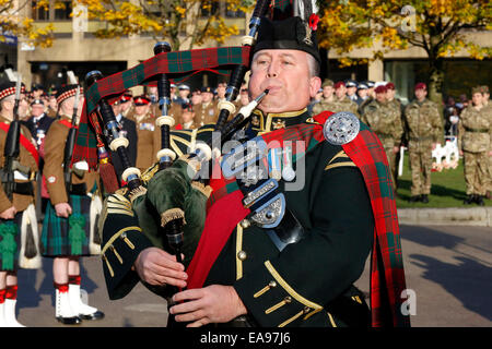 Glasgow, UK. 09th Nov, 2014. The annual Remembrance Day Parade was held at the Cenotaph in George Square, Glasgow, outside the City Chambers.  All Scottish regiments  and armed services were represented at the Parade and many dignitaries and Members of the Scottish Parliament also attended to lay wreaths, including Nicola Sturgeon, First Minister Designate, Johanne Lamont, past leader of the Labour Party in Scotland and Ruth Davidson, leader of the Scottish Conservatives. Credit:  Findlay/Alamy Live News Stock Photo