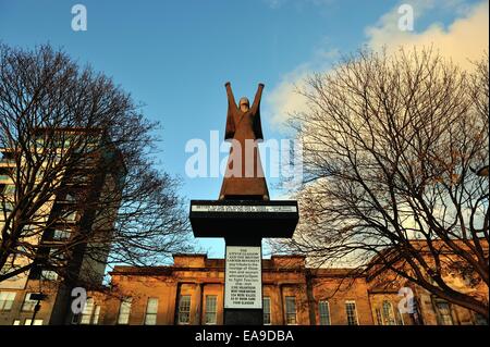 La Pasionaria statue in Glasgow decorated with 'black poppy' and 'anti-militarism' posters. Stock Photo