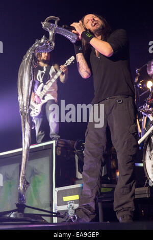 Madison, Wisconsin, USA. 8th Nov, 2014. Singer JONATHAN DAVIS of the band Korn performs live at the Alliant Energy Center in Madison, WIsconsin © Daniel DeSlover/ZUMA Wire/Alamy Live News Stock Photo