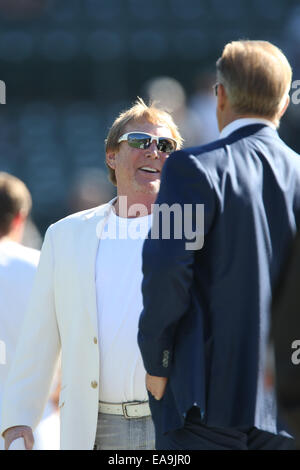 November 9, 2014: Oakland Raiders owner Mark Davis speaks with John Elway, Denver Broncos Executive Vice President of Football Operations, prior to the start of the football game featuring the Denver Broncos and the Oakland Raiders at the O.co Coliseum in Oakland, California. The Denver Broncos defeated the Oakland Raiders 41 to 17. Stock Photo