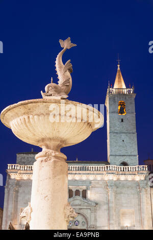 Founain and Duomo (Cathedral) in Piazza Arringo at dusk, Ascoli Piceno, Le Marche, Italy Stock Photo
