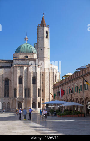 Church of St Francis in Piazza del Popolo, Ascoli Piceno, Le Marche, Italy Stock Photo