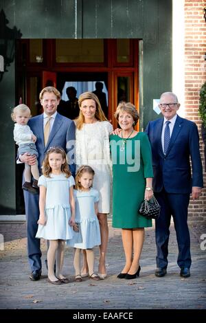 Apeldoorn, The Netherlands. 9th Nov, 2014. Dutch Prince Floris, Princess Aimee, Princess Margriet, Pieter van Vollenhoven (R), Eliana (front R), Magali (front L) and Willem Jan attend the christening of Willem Jan at Palace het Loo in Apeldoorn, The Netherlands, 9 November 2014. Credit:  dpa picture alliance/Alamy Live News Stock Photo