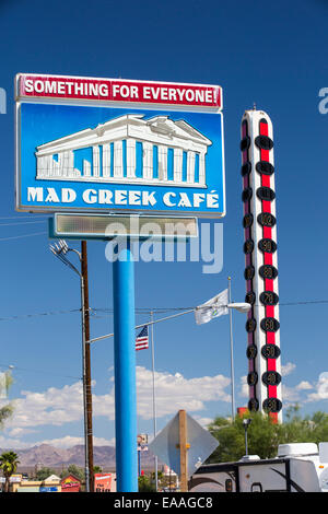 The world's largest thermometer in Baker, gateway to Death Valey, reading 102 degree fahrenheit, California, USA, with a sign fo Stock Photo