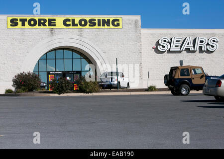 A Sears retail store with a 'Store Closing Sale' banner in Chambersburg, Pennsylvania on November 9, 2014. Sears Holdings, Inc., Stock Photo