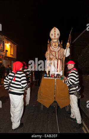 An Effigy Of The Pope Is Paraded Through The Streets Of Lewes During The Annual Guy Fawkes Night Celebrations, Lewes, Sussex, UK Stock Photo