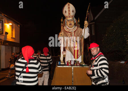 An Effigy Of The Pope Is Paraded Through The Streets Of Lewes During The Annual Guy Fawkes Night Celebrations, Lewes, Sussex, UK Stock Photo